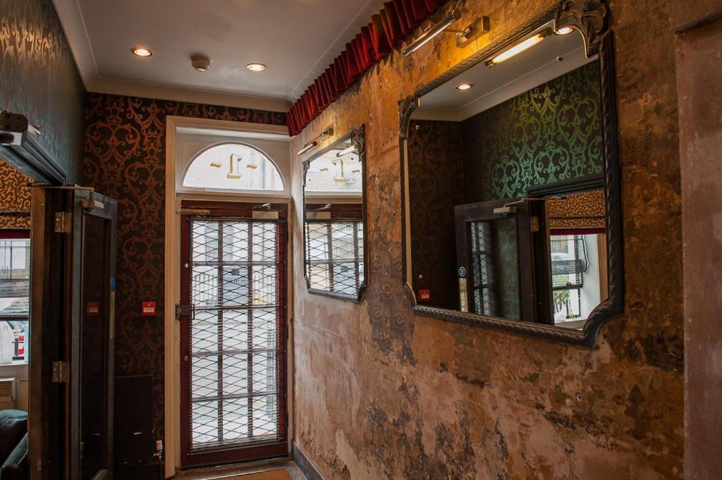 Mike'S Guesthouse Londen Buitenkant foto
